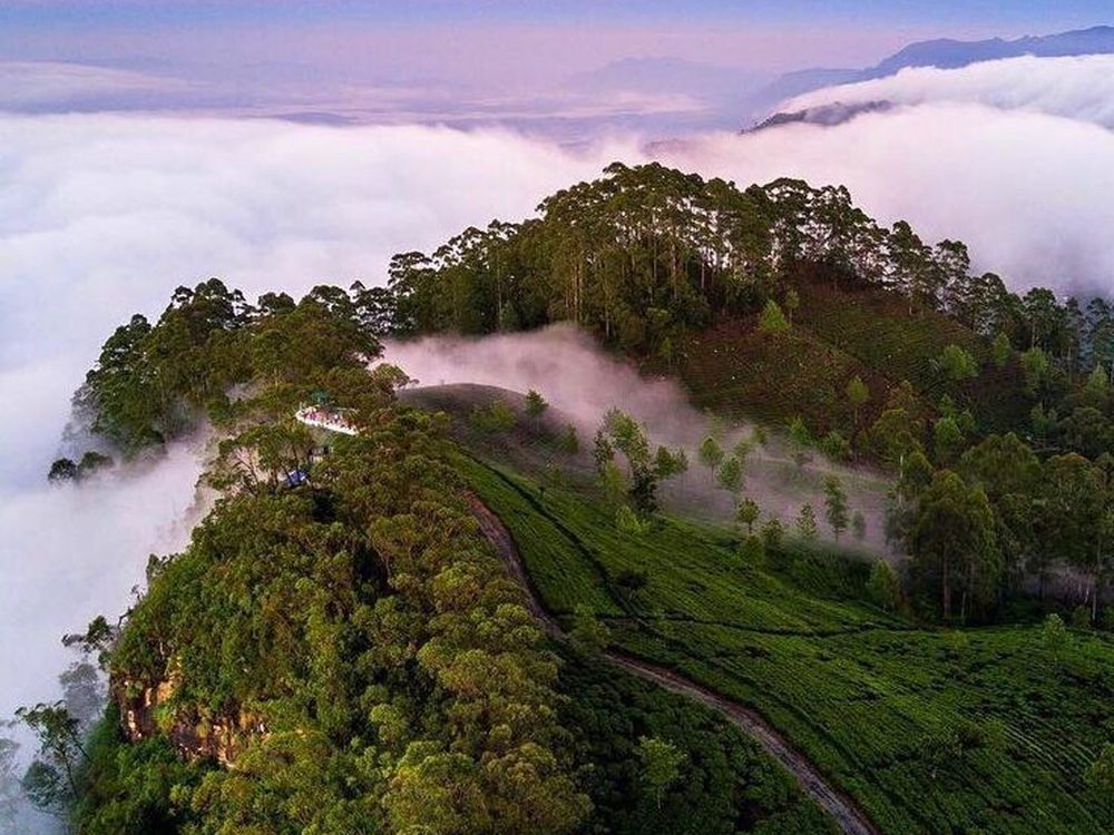 Haputale, Sri Lanka — Ridge-top views and the walk up to Lipton's Seat. Private driver and tours.