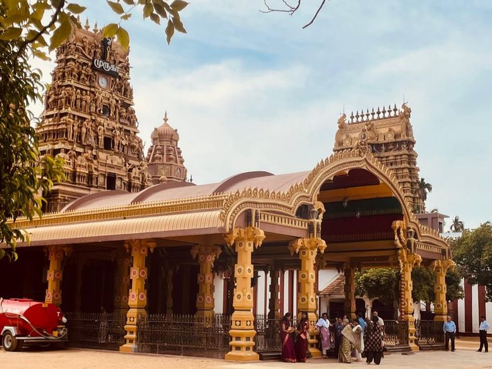 Nallur Kovil, Sri Lanka — Jaffna's grand, gold-trimmed Hindu temple. Private driver and tours.