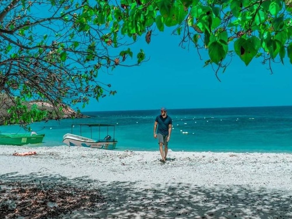 Pigeon Island, Sri Lanka — A tiny reef island made for snorkelling. Private driver and tours.