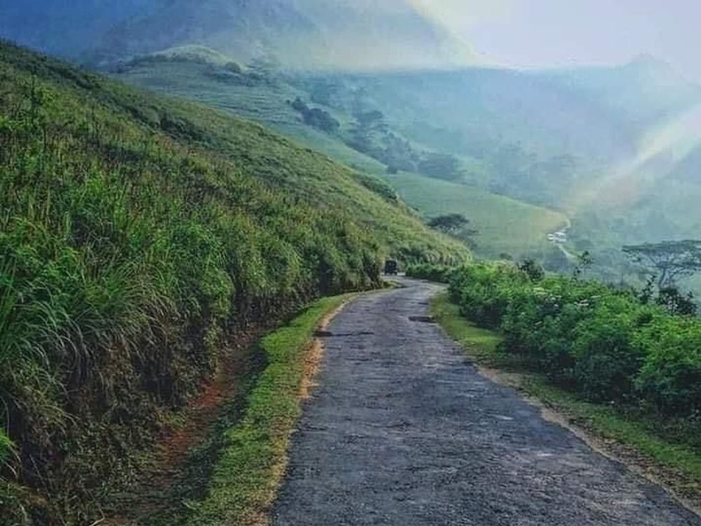 Riverston, Sri Lanka — Grassy plains and a 'mini World's End' viewpoint. Private driver and tours.
