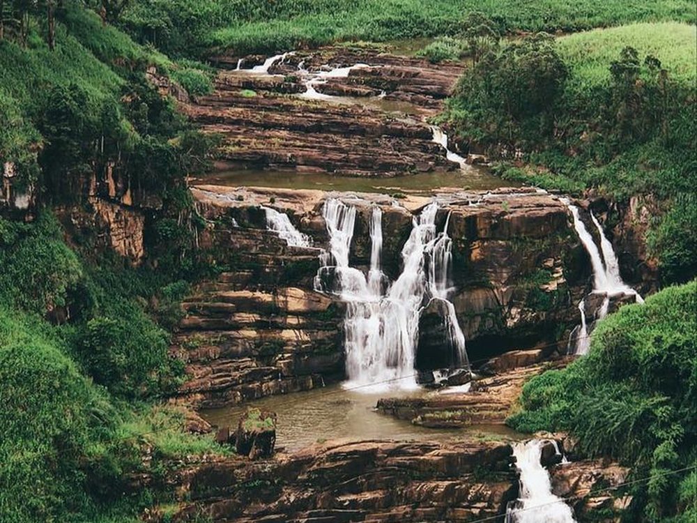 St. Clair's Falls, Sri Lanka — Broad twin falls nicknamed 'Little Niagara'. Private driver and tours.