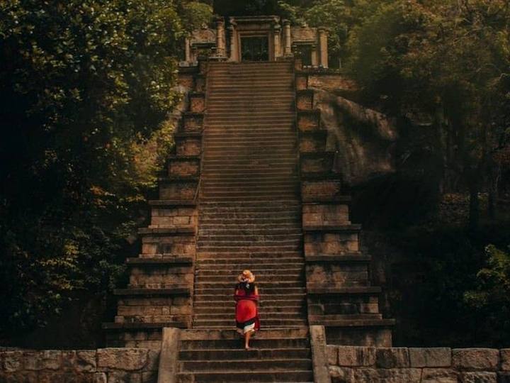 Yapahuwa, Sri Lanka — A dramatic rock citadel with an ornate stone stairway. Private driver and tours.